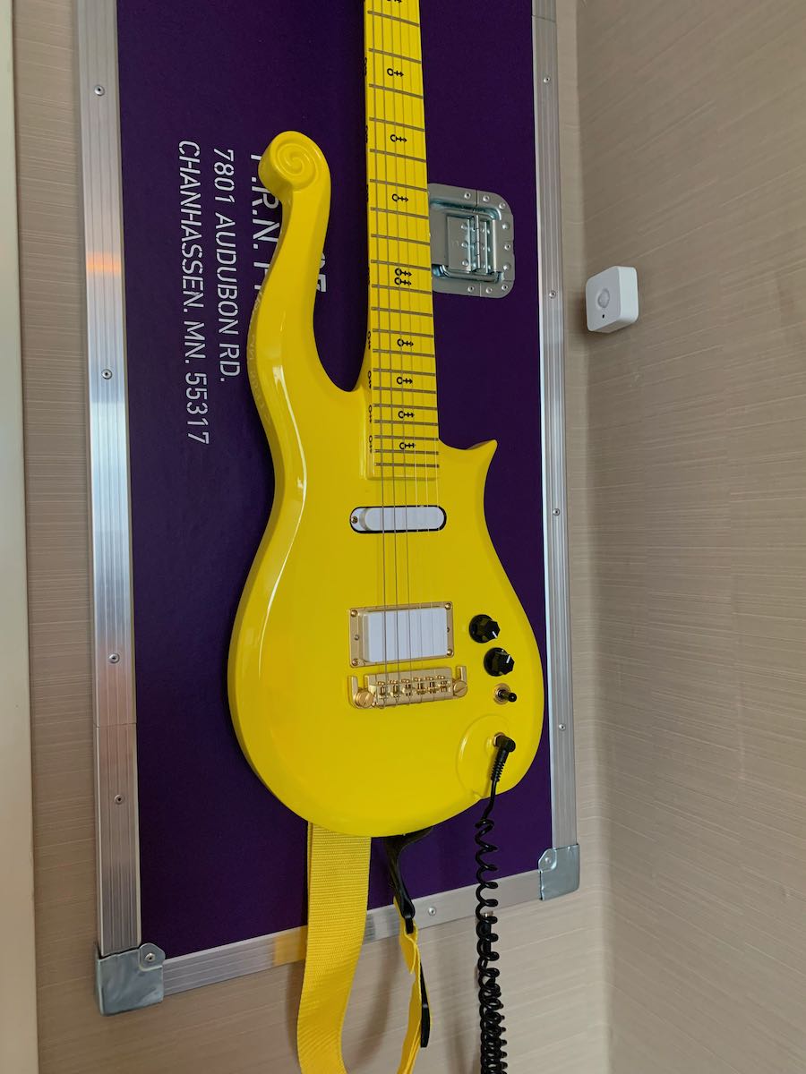 And the final result &hellip; (fake) Yellow Cloud Guitar